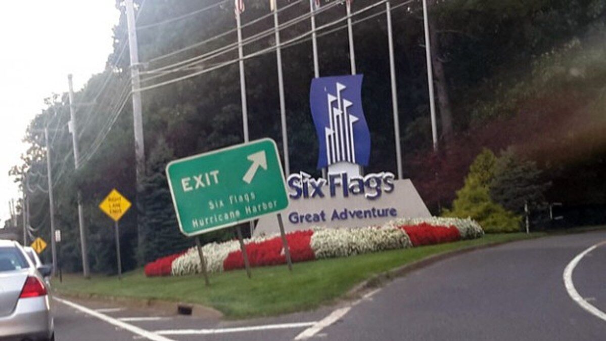 six-flags-main-entrance-630x354-1
